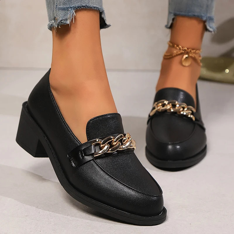 Metal chain decoration womens casual shoes 2024 plus size PU leather thick foot pump womens fashionable soft soled sliding shoes 240914