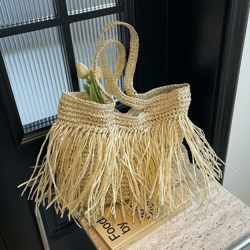 High quality casual shoulder bag woven with straw and large capacity solid handbag for summer seaside travel in 240913