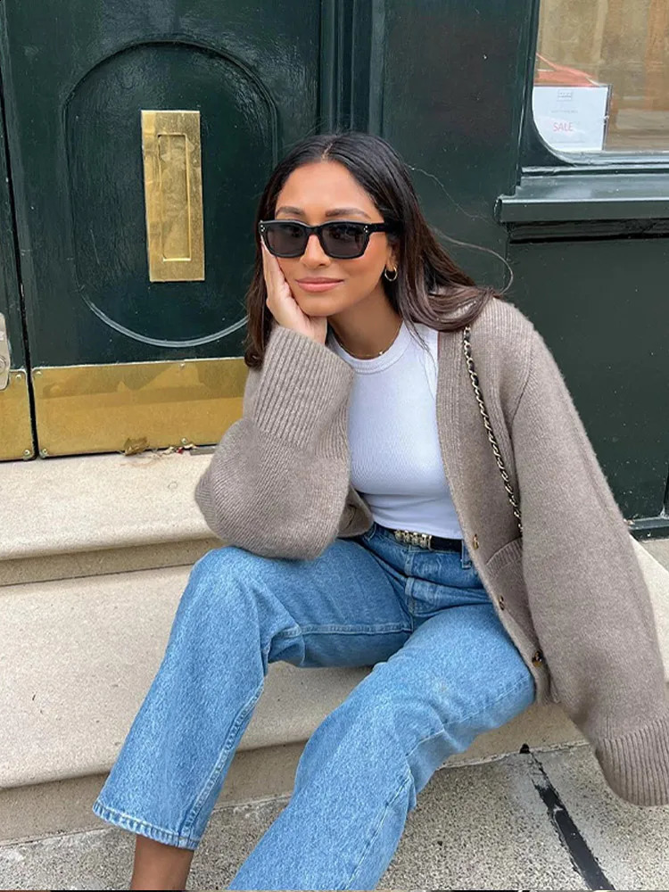 Fashionable solid pocket womens cardigan elegant Vneck long sleeved sweater autumn and winter single chest casual knit 240906