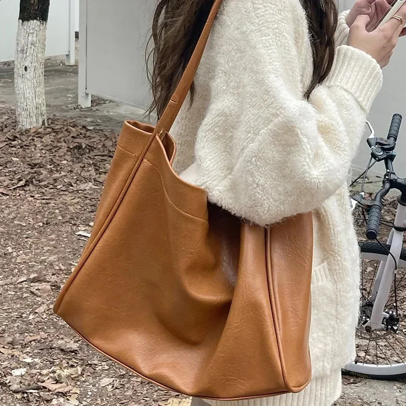 Maillard large capacity handbag for women casual texture soft leather commuting bag fashionable shoulder bag handbag womens handbag 240913