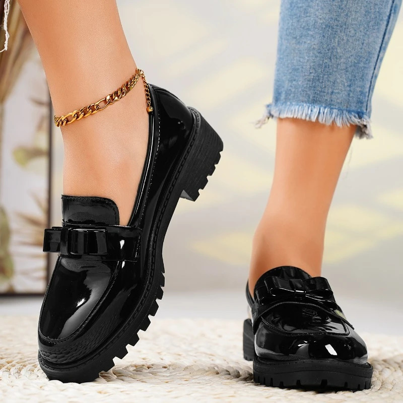 2024 Womens Spring Solid Color PU Waterproof Womens Shoes Outdoor Leisure Fashion Skating Womens Shoes Large Size 240914