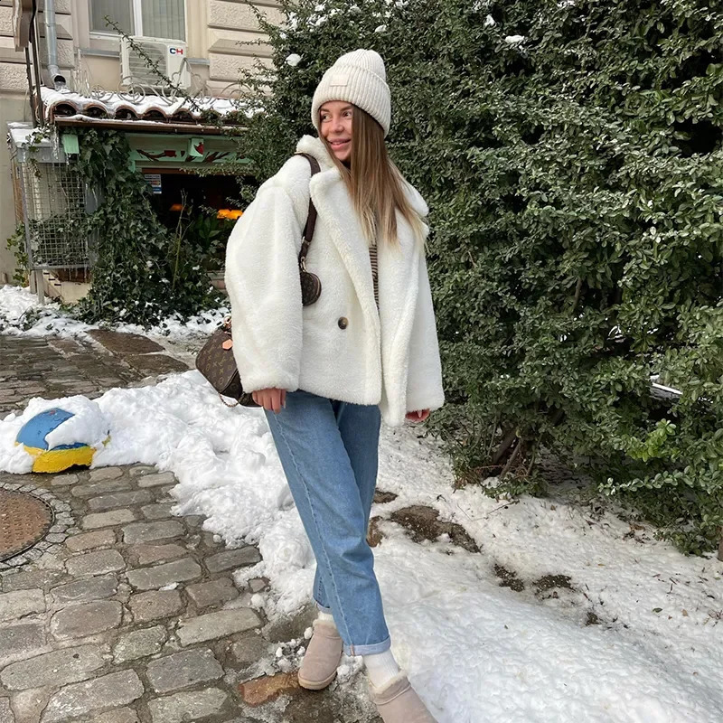 Fashion Week Short Faux Fur Teddy Coat Women Winter Lambswool Fur Jacket Chic High Street Punk Girls Overcoat 240911