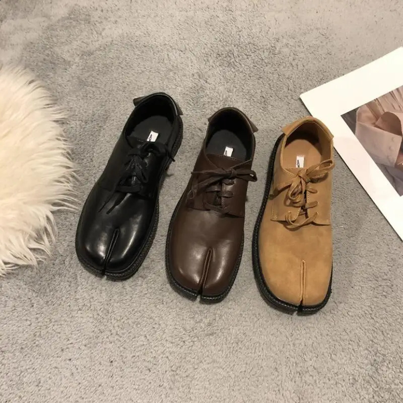 Trendy Fashion Flats Shoes Women Tabi Ninja Moccasins Split Toe Lace Up Loafers Casual Retro Pumps 2024 Autumn Footwear Mujer 240906