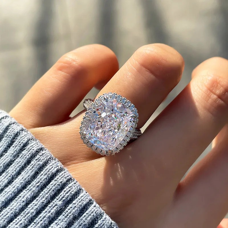 2024 Ladies Luxury Jewellery Sparkling Wedding Rings 925 Sterling Silver Cushion Shape White Lab Moissanite Diamond Party Eternity Women Engagement Ba
