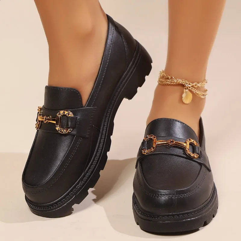Womens shoes 2024 selling fashion casual version casual shoes exterior lazy and slippery thick soled womens shoes Zapatos 240914