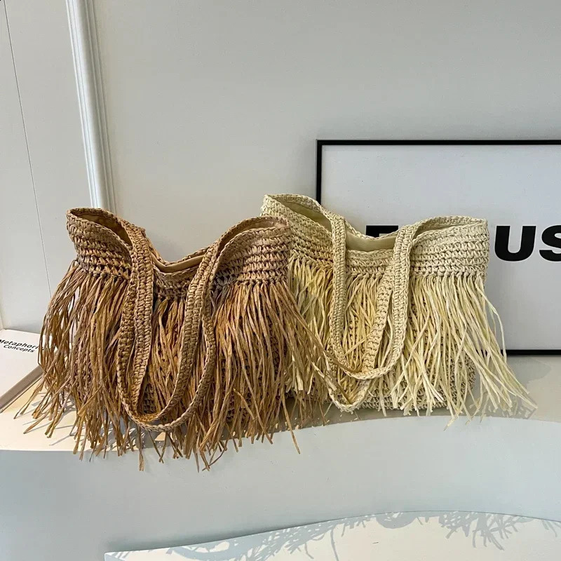 High quality casual shoulder bag woven with straw and large capacity solid handbag for summer seaside travel in 240913