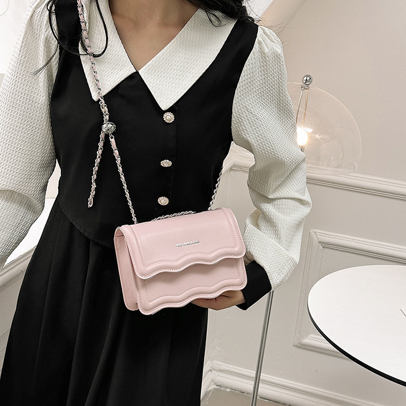 2025 New Women's Casual Shoulder Bag With Fashionable Underarm Design And Wave Chain Shoulders Paired With Simple Material Crossbody Bag And Smal