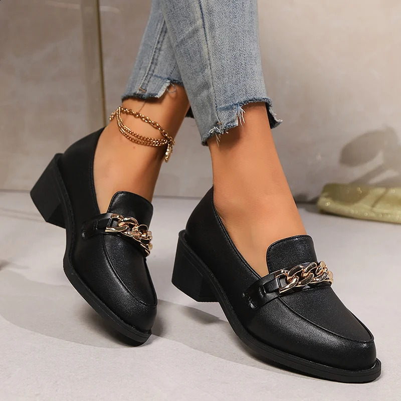 Metal chain decoration womens casual shoes 2024 plus size PU leather thick foot pump womens fashionable soft soled sliding shoes 240914