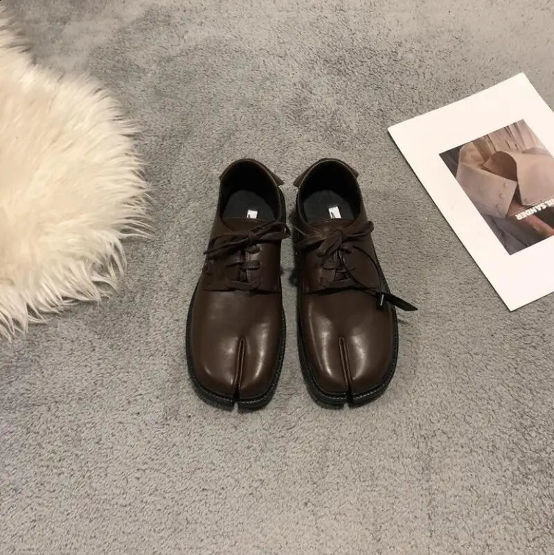 Trendy Fashion Flats Shoes Women Tabi Ninja Moccasins Split Toe Lace Up Loafers Casual Retro Pumps 2024 Autumn Footwear Mujer 240906