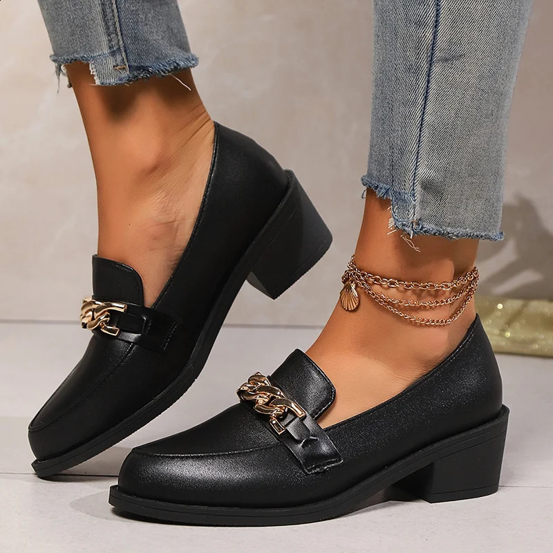 Metal chain decoration womens casual shoes 2024 plus size PU leather thick foot pump womens fashionable soft soled sliding shoes 240914