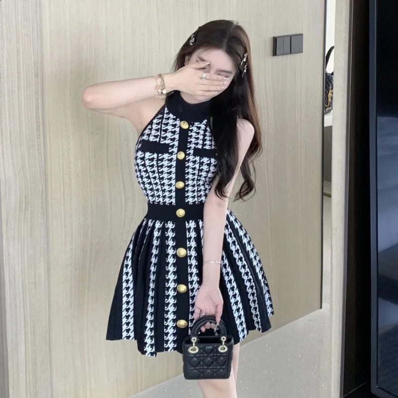 Retro womens Vestidos De Mujer Thousand Bird plain weave dress sleeveless sweater large hem knitted dress loose suspender women 2024 240914