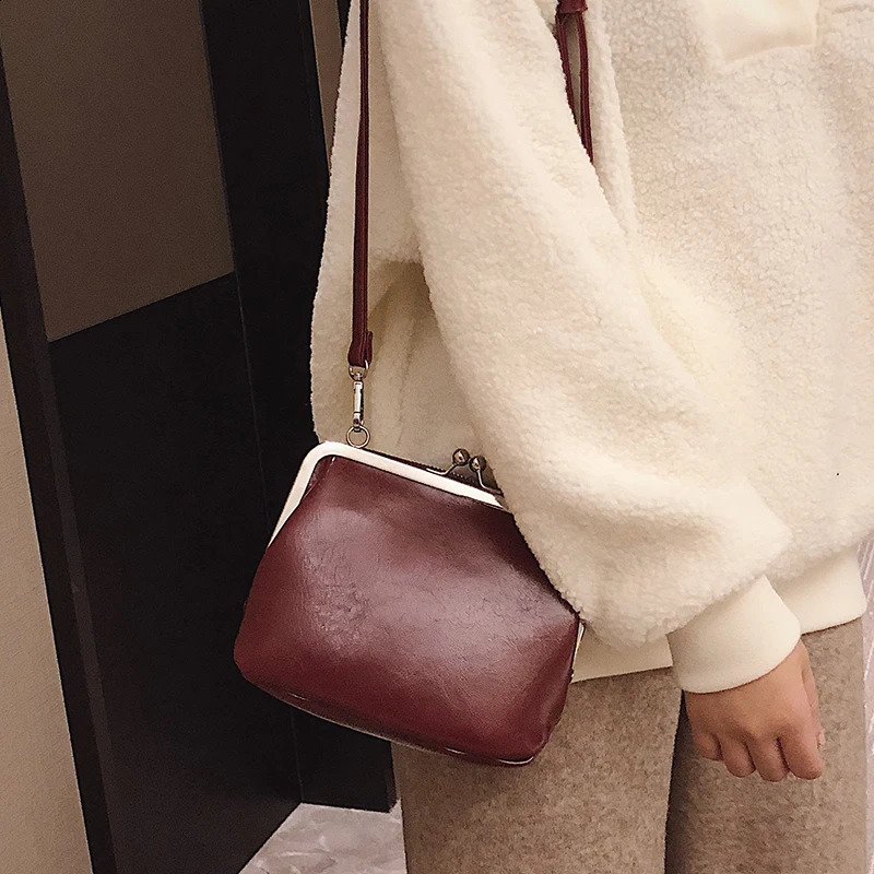 Fashionable retro clip black small pocket PU leather crossover clutch bag womens wallet messenger handbag 240913