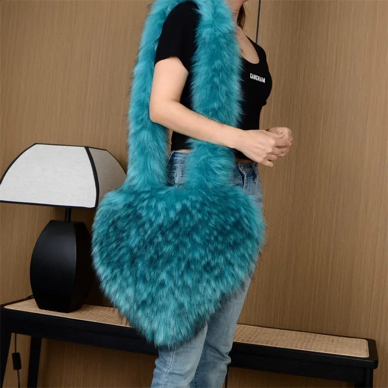Faux Fur Winter Women Handbags Cute Plush Ladies Heart Shaped Shoulder Bag Cute Clutch Purse Love Crossbody bags Messenger Bag 240909