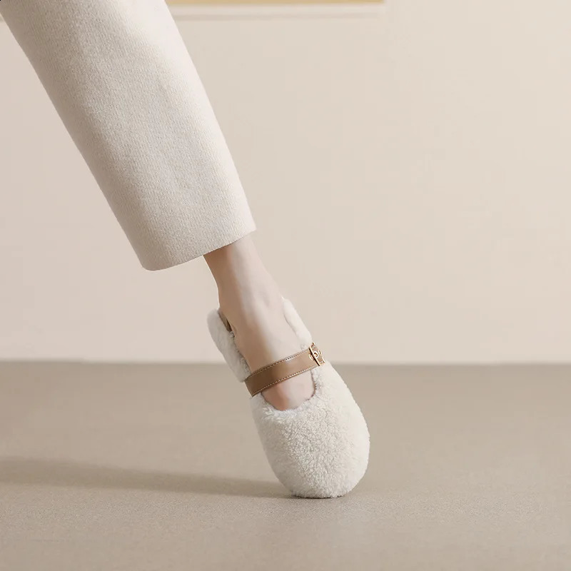 White Lambwool flat shoes womens leather patch work ankle belt latex simple winter fur flat shoes round fur mocha Xin large size 240914