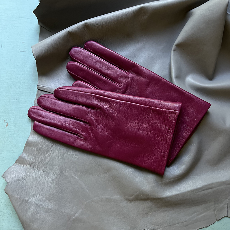 Fashion fuchsia genuine leather gloves, the first layer of sheepskin, whole leather production, ladies lambskin gloves