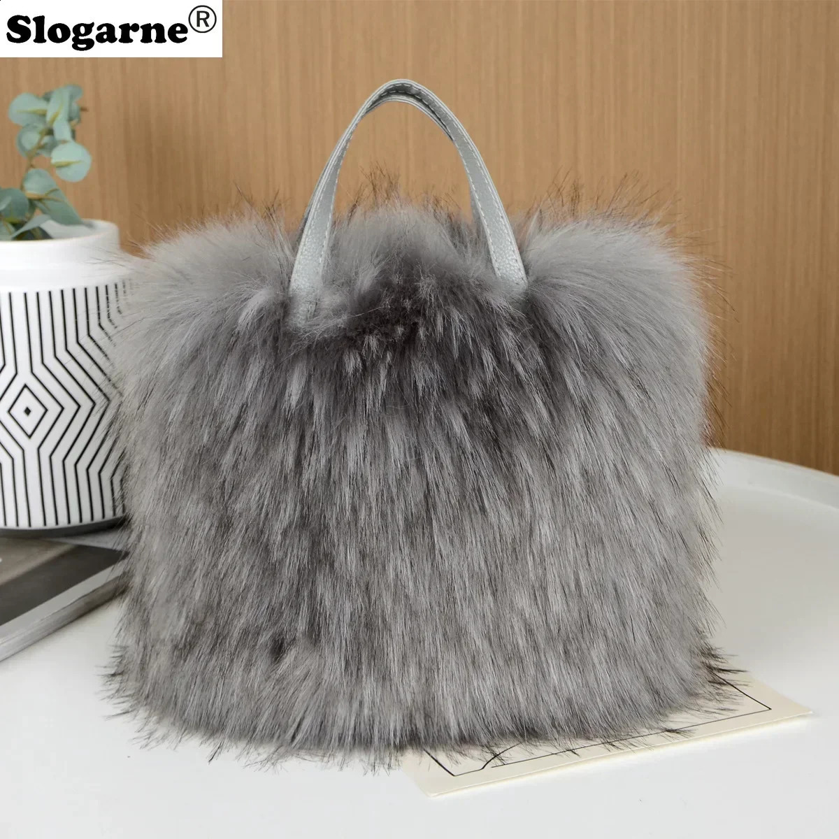 Womens Faux Fur Handbag Winter Soft Warm Bag Girls Fluffy Large Capacity Tote Bag High Quality Fur Purse 240909