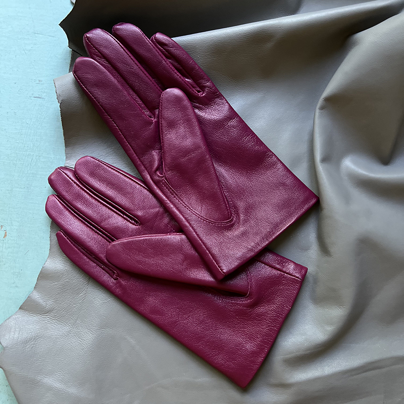 Fashion fuchsia genuine leather gloves, the first layer of sheepskin, whole leather production, ladies lambskin gloves