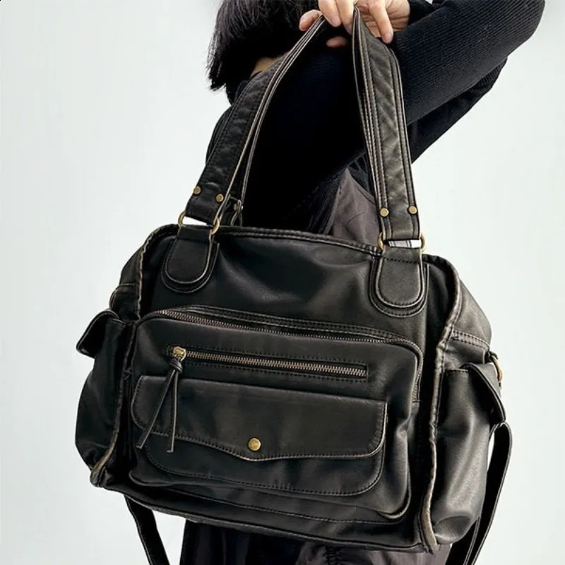 Womens fashionable retro Y2K old motorcycle bag with multiple pockets washing girl shoulder messenger 240913