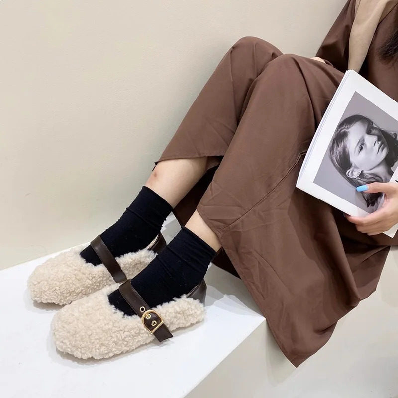 er Retro Womens Fur Flat Shoes Fashion Shallow Belt Buckle Shoes Spring and Autumn Elegant Womens Warm Shoes 240914