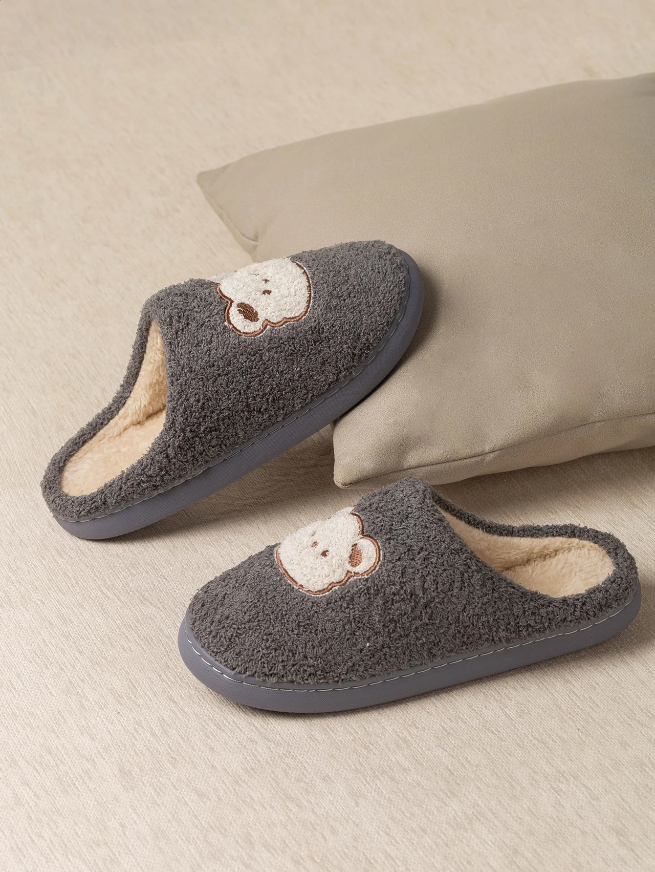 Cartoon cute bear plush slider warm cotton Sherpa anti slip coupling comfortable winter and autumn semi bench shoes 240914