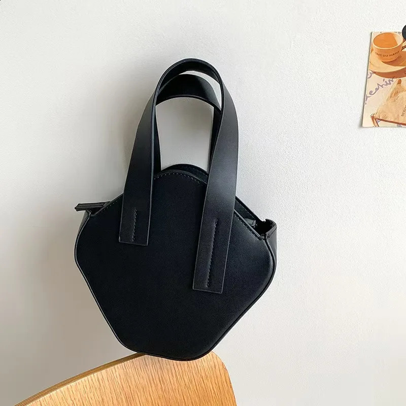 Niche irregular handbag cute womens handbag personalized creative small handbag casual simple shoulder bag 240912