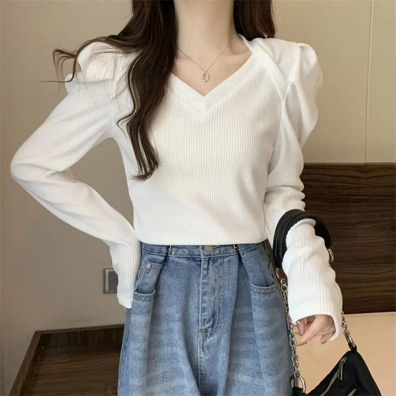 Vneck pleated Korean Tshirt top Spring and Autumn style long sleeved solid full matching fashionable zipper casual sweet womens clothing 240913