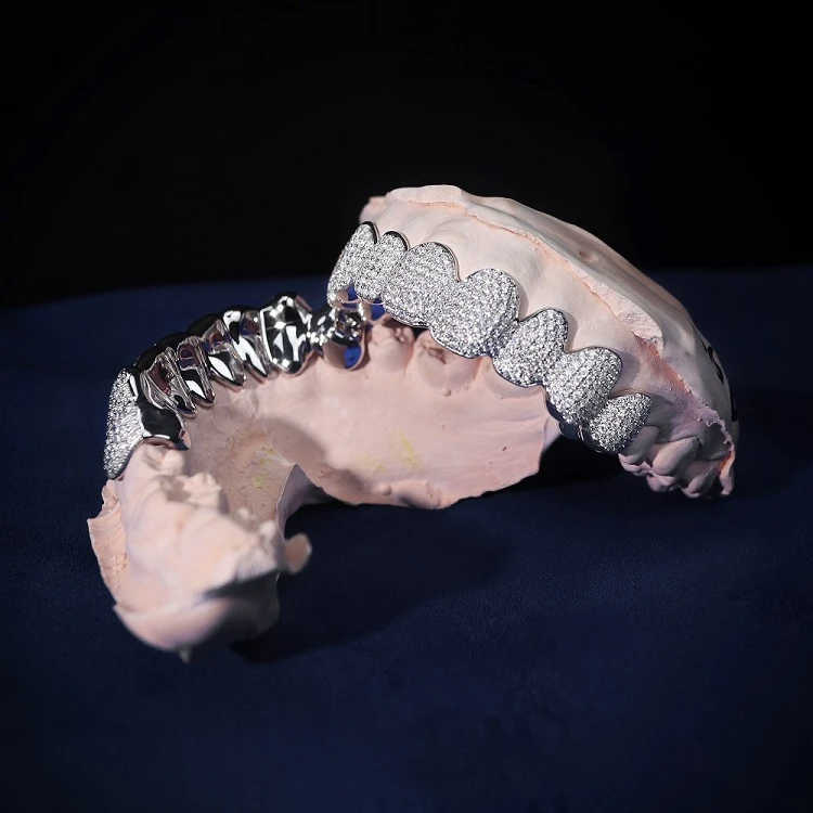 Vvs Diamond 925 Silver Grilliz Custom Fine Invisible Moissanite Grillz Hip Hop Iced Out Princess Cut For Teeth