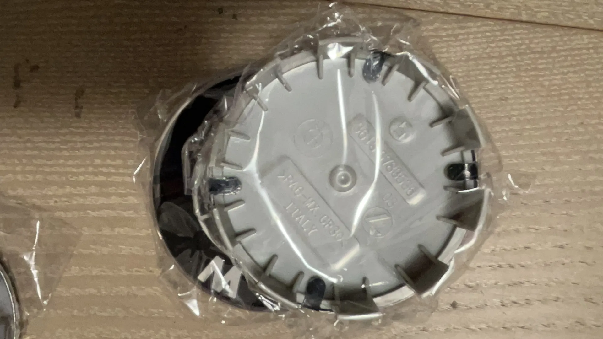 8 pcs BMW blue white 68mm 10 pin Wheel Covers Center Cap Auto Blue White Black Full Black Rim Logo Badge Cover Emblem 320 525 X3 X5 X6 36136783536