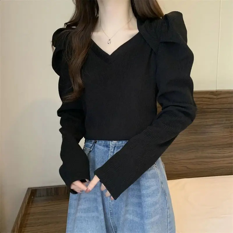 Vneck pleated Korean Tshirt top Spring and Autumn style long sleeved solid full matching fashionable zipper casual sweet womens clothing 240913