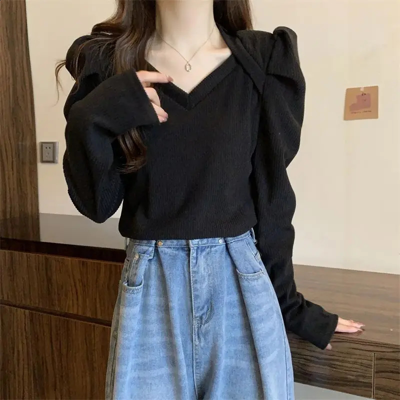 Vneck pleated Korean Tshirt top Spring and Autumn style long sleeved solid full matching fashionable zipper casual sweet womens clothing 240913