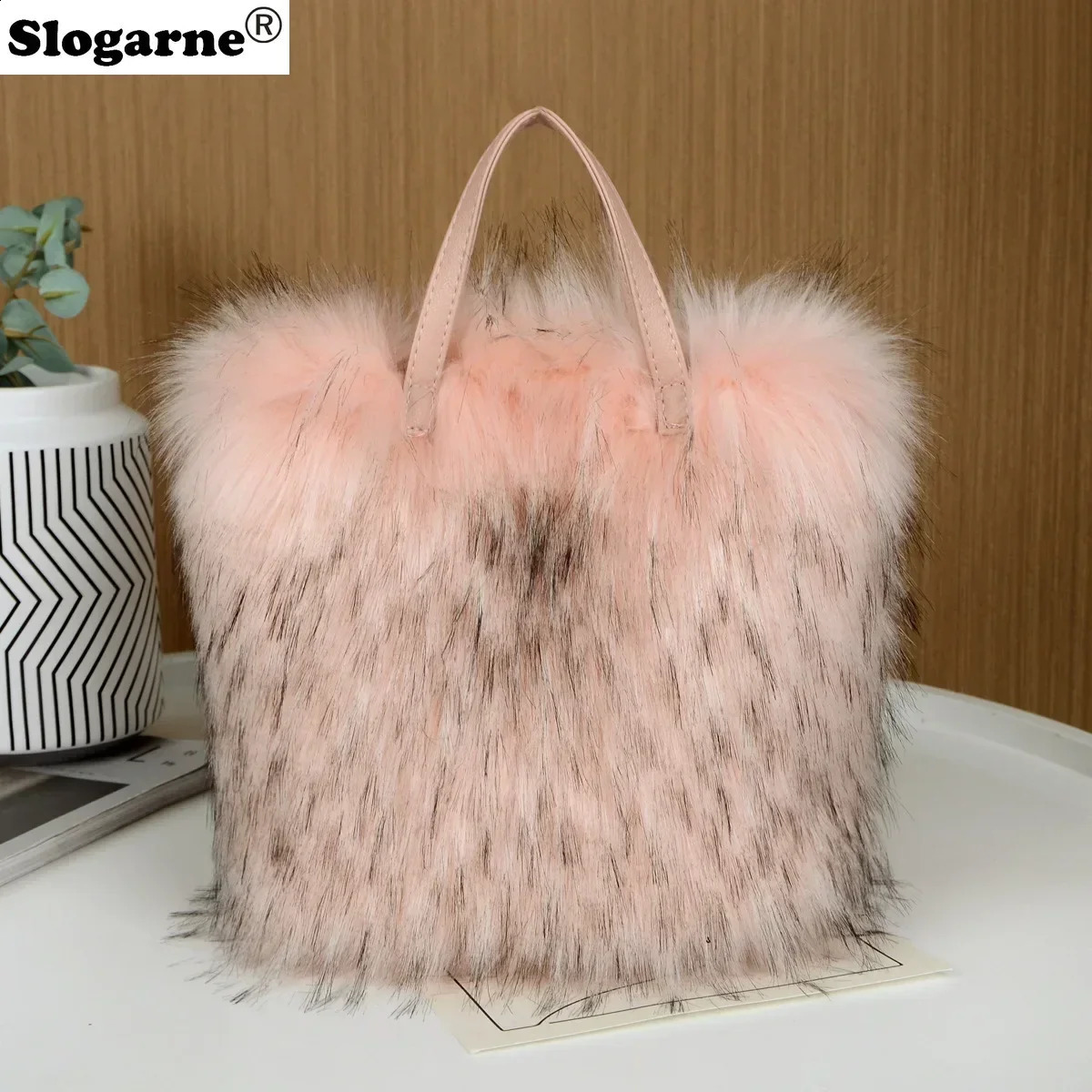 Womens Faux Fur Handbag Winter Soft Warm Bag Girls Fluffy Large Capacity Tote Bag High Quality Fur Purse 240909