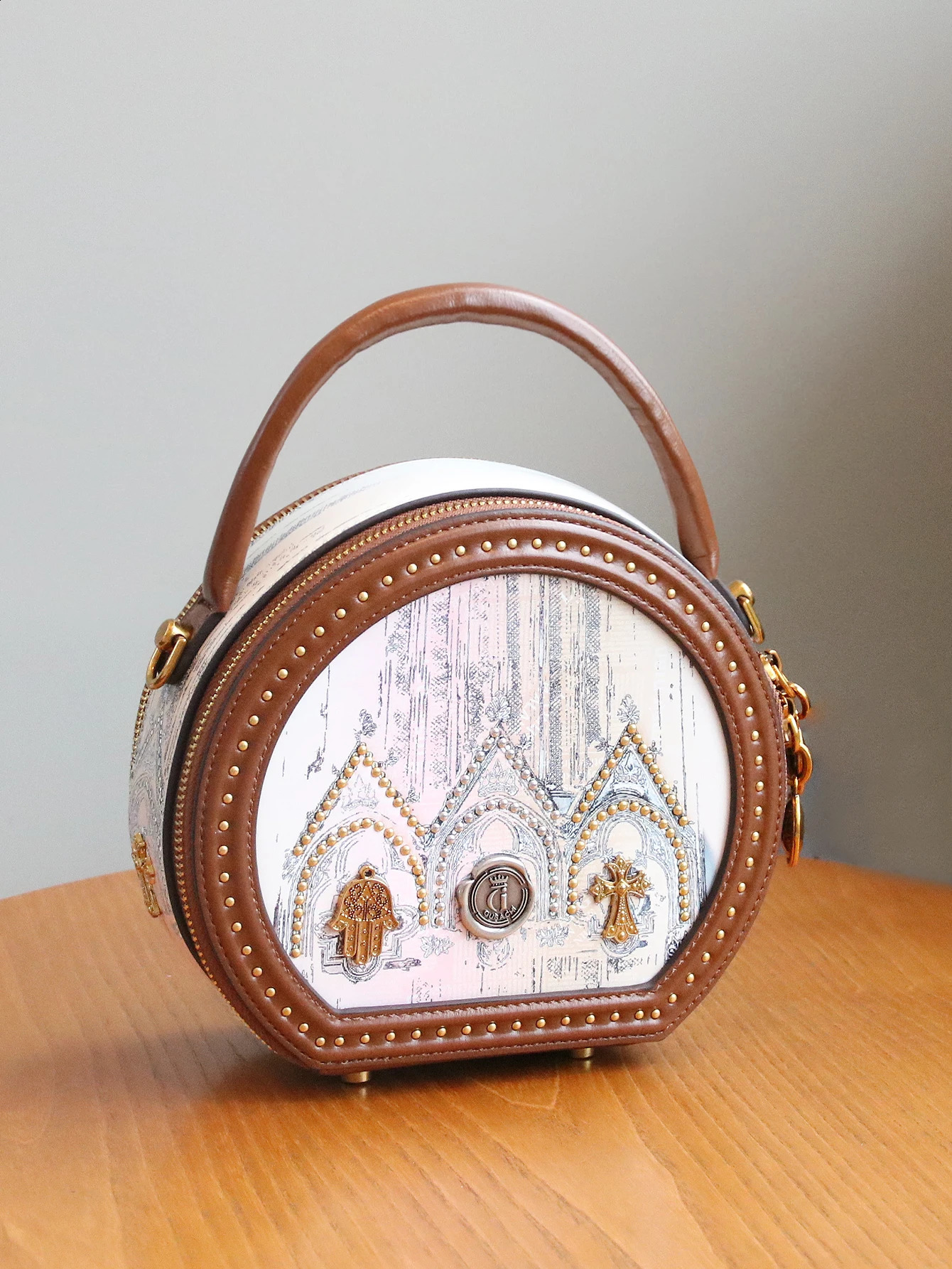 In the summer of the innovative light small round bag niche Dream Home s handbag lights and big hats 240912