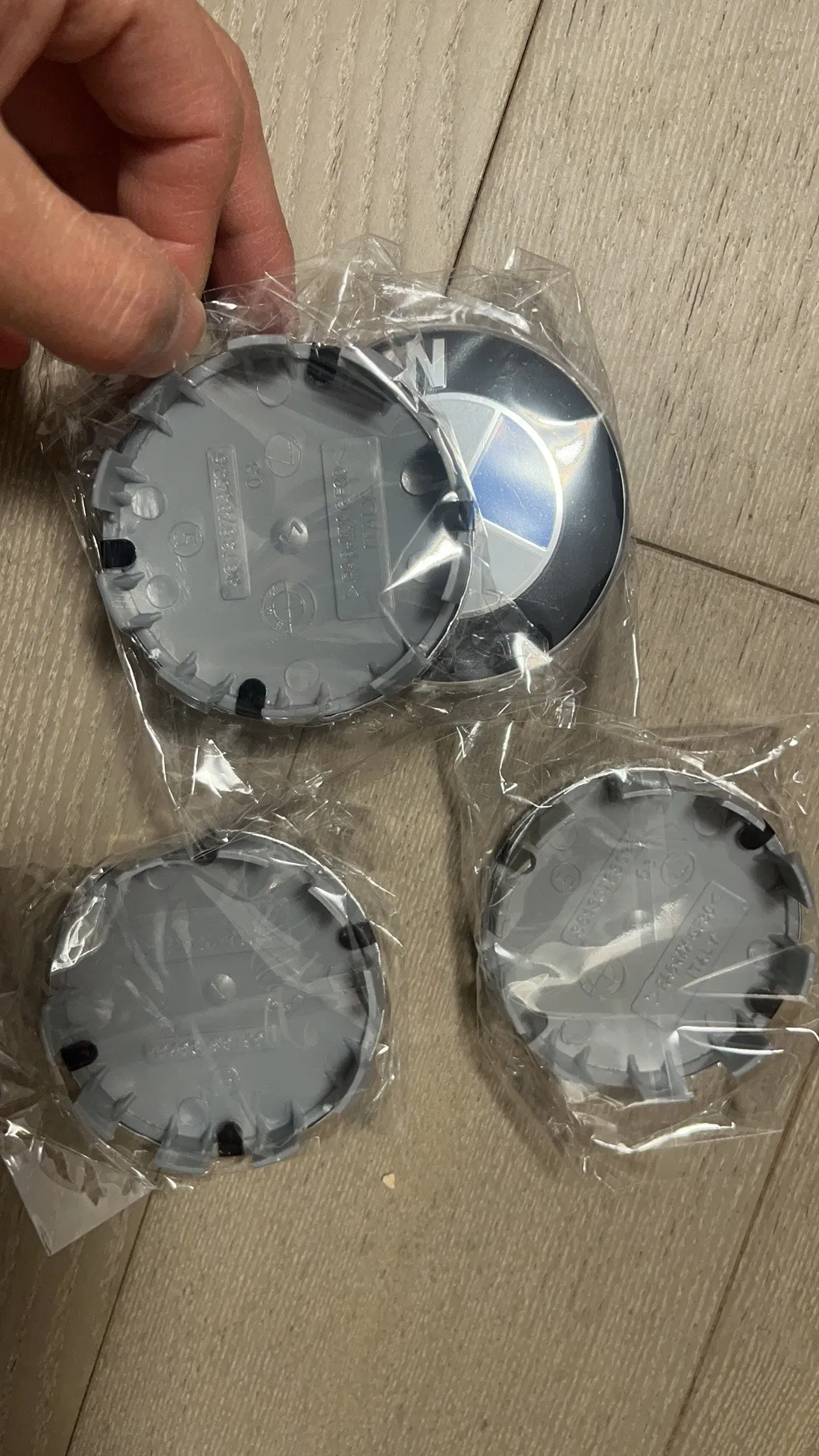 8 pcs BMW blue white 68mm 10 pin Wheel Covers Center Cap Auto Blue White Black Full Black Rim Logo Badge Cover Emblem 320 525 X3 X5 X6 36136783536