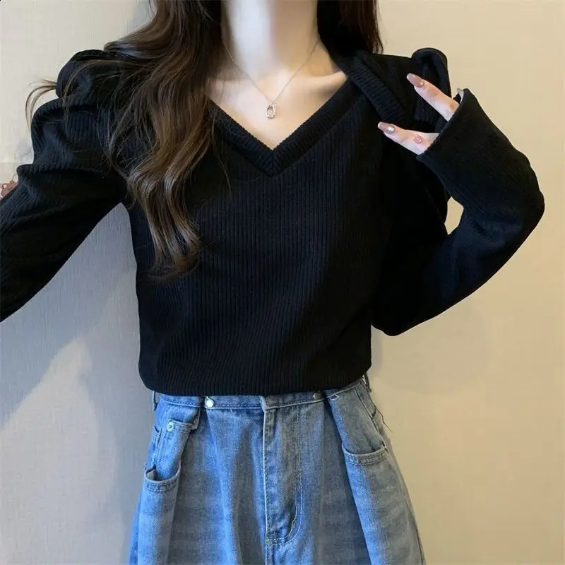 Vneck pleated Korean Tshirt top Spring and Autumn style long sleeved solid full matching fashionable zipper casual sweet womens clothing 240913