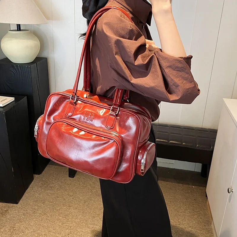 LEFTSIDE Korean Fashion PU Leather Tote for Women 2024 Winter Y2K Tend Female Simple Shoulder Bag Handbags and Purses 240906 4683 4