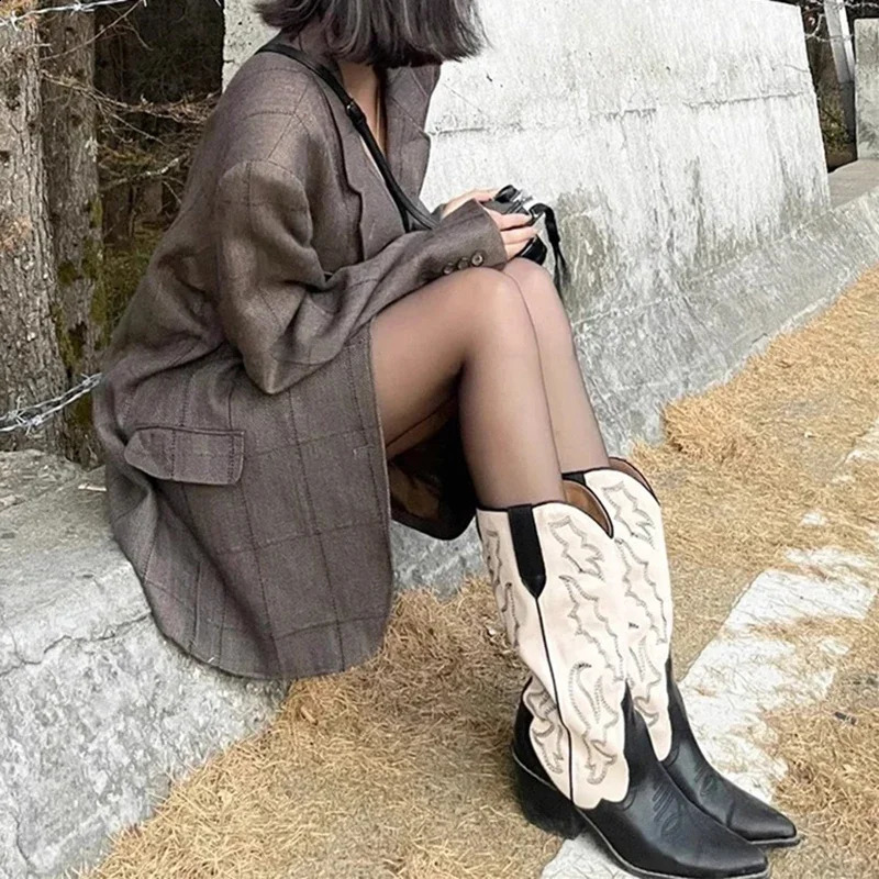 Embroidered womens western cowboy boots fashionable skate boots thick boots knight boots retro style autumn and winter womens shoes 240914