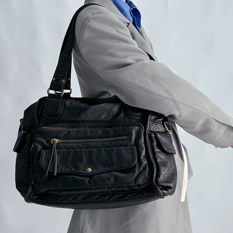 Womens fashionable retro Y2K old motorcycle bag with multiple pockets washing girl shoulder messenger 240913