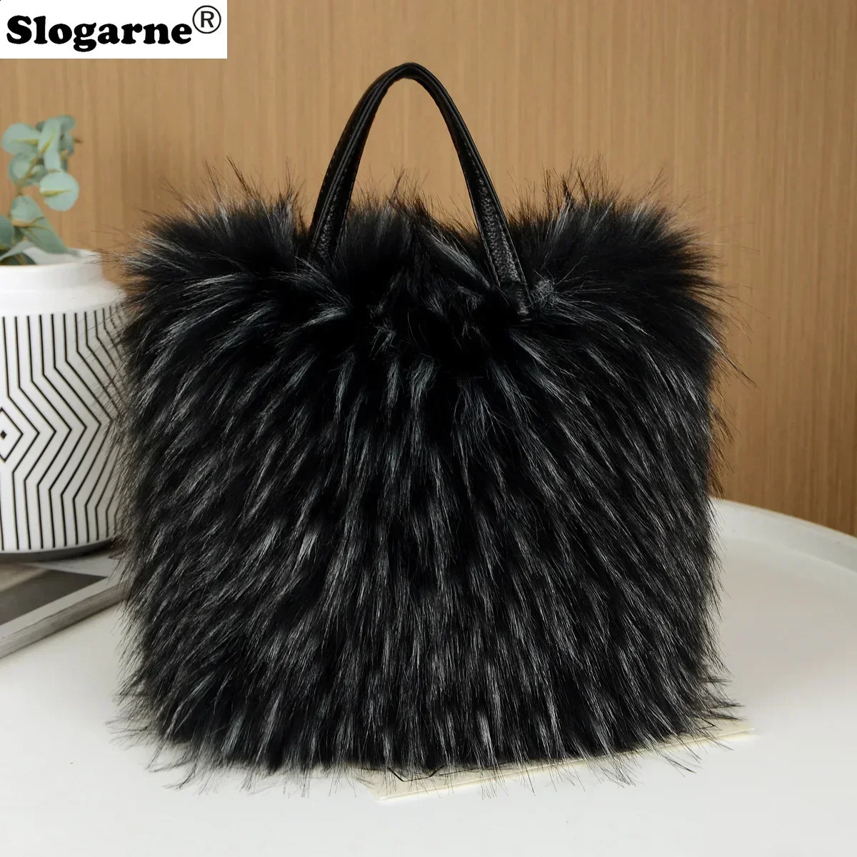 Womens Faux Fur Handbag Winter Soft Warm Bag Girls Fluffy Large Capacity Tote Bag High Quality Fur Purse 240909