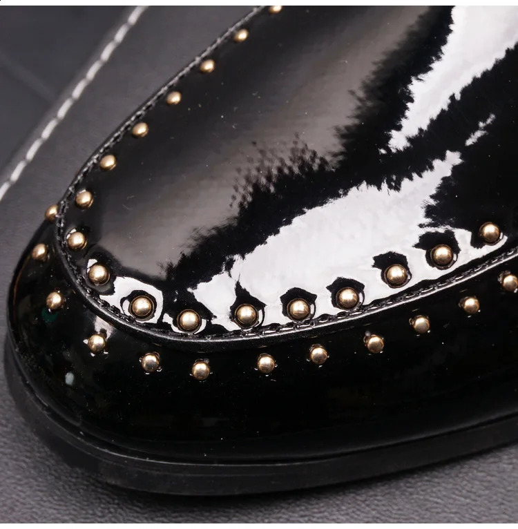 Men Casual Shoes Patent Leather Pointed Toe Embroider Crown Business Leisure Black Wedding Dress Shoes 240906