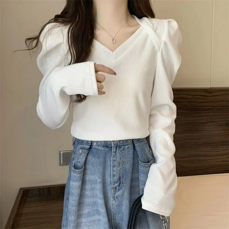 Vneck pleated Korean Tshirt top Spring and Autumn style long sleeved solid full matching fashionable zipper casual sweet womens clothing 240913