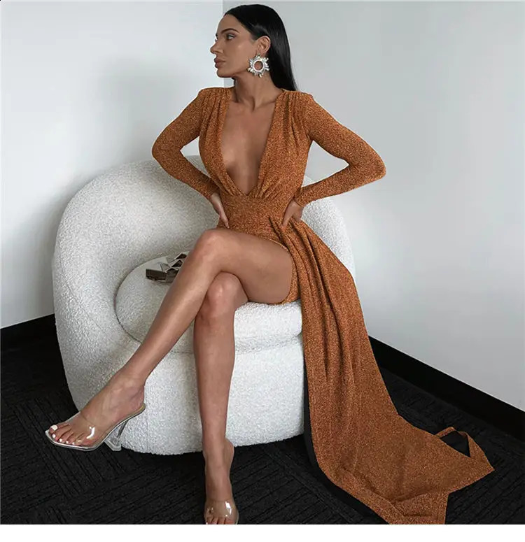 Elegant and exquisite deep Vneck dress suitable for womens weight loss slimming Irregular sexy hip hugging short skirt 240913