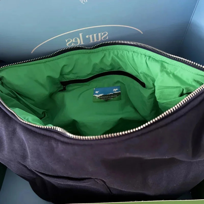 Creative shoulder bag hug bag large capacity garbage bag fashionable and simple commuting cross belt bag mens and womens bag 240912