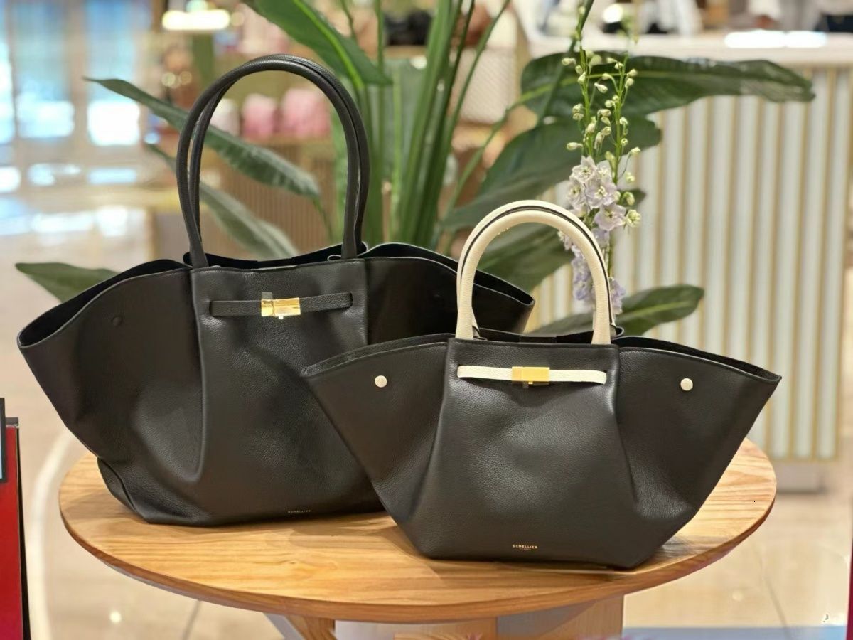 2025 new high quality hot desiners Desiner desinerbag Wing European And American Niche Handbag Multifunctional Large Capacity New York Bag Fashion Trend17