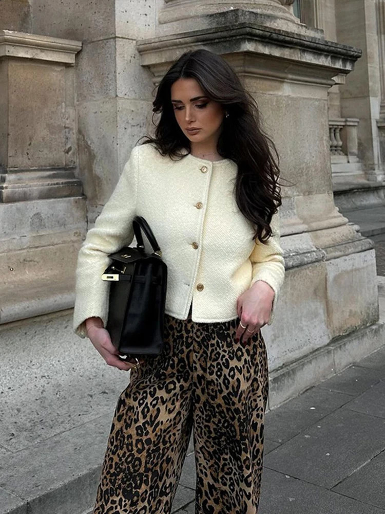 Elegant Tweed Short Jacket Women Long Sleeve O-neck Single Breasted Female Jackets Spring Autumn Fashion Lady Solid Outwear 240911