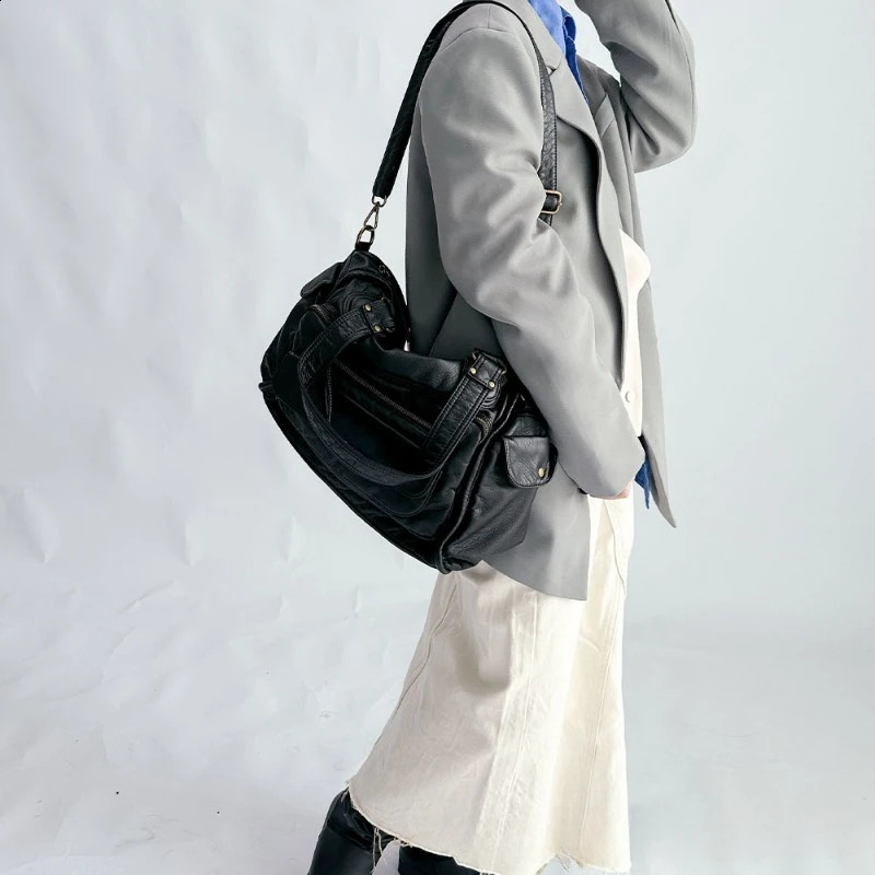 Womens fashionable retro Y2K old motorcycle bag with multiple pockets washing girl shoulder messenger 240913