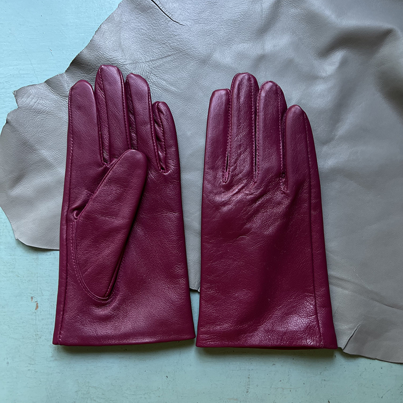 Fashion fuchsia genuine leather gloves, the first layer of sheepskin, whole leather production, ladies lambskin gloves