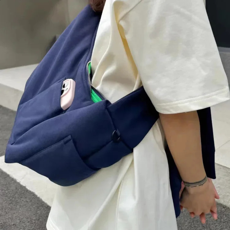 Creative shoulder bag hug bag large capacity garbage bag fashionable and simple commuting cross belt bag mens and womens bag 240912