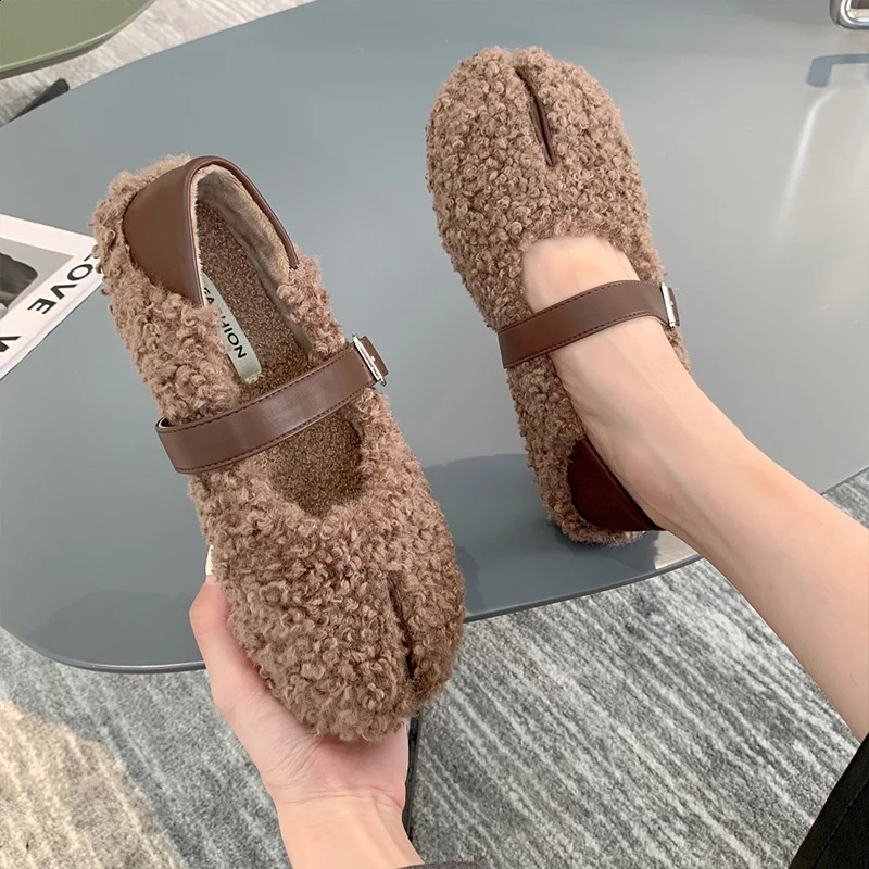 Round toe casual womens shoes autumn Loafers fur shallow mouth boat autumn Moccasin elastic buckle belt casual rubber solid Mary 240914