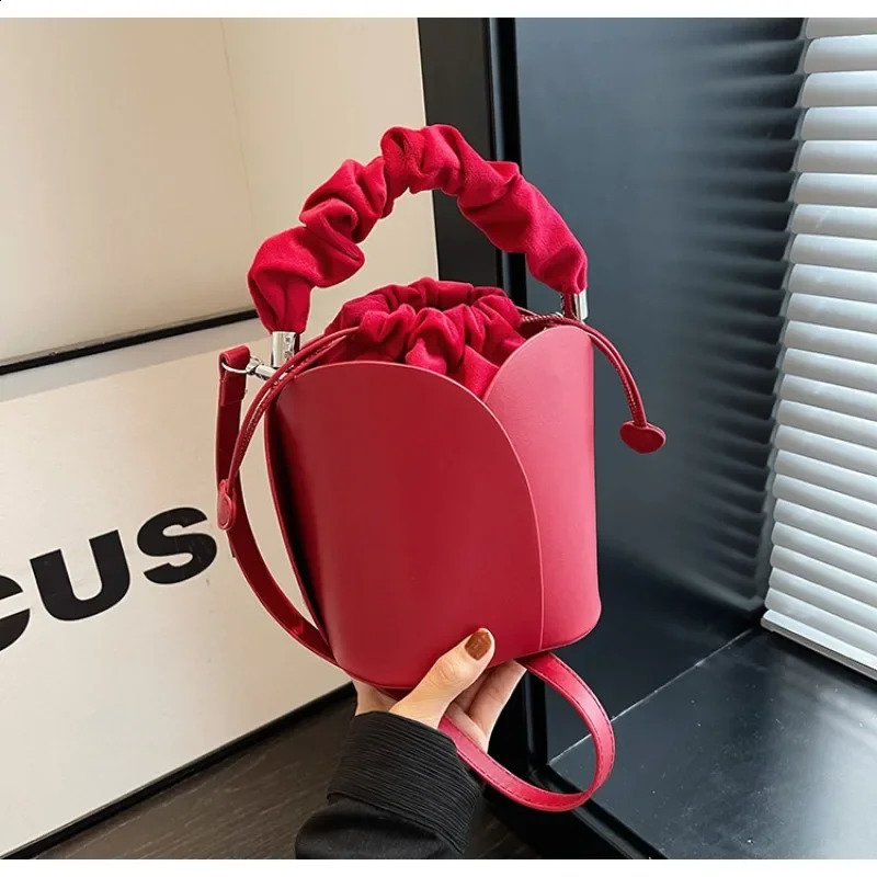 Simple PU bucket bag American pet folding handle cross shaped bag creative fashionable handbag cute messenger bag 240912