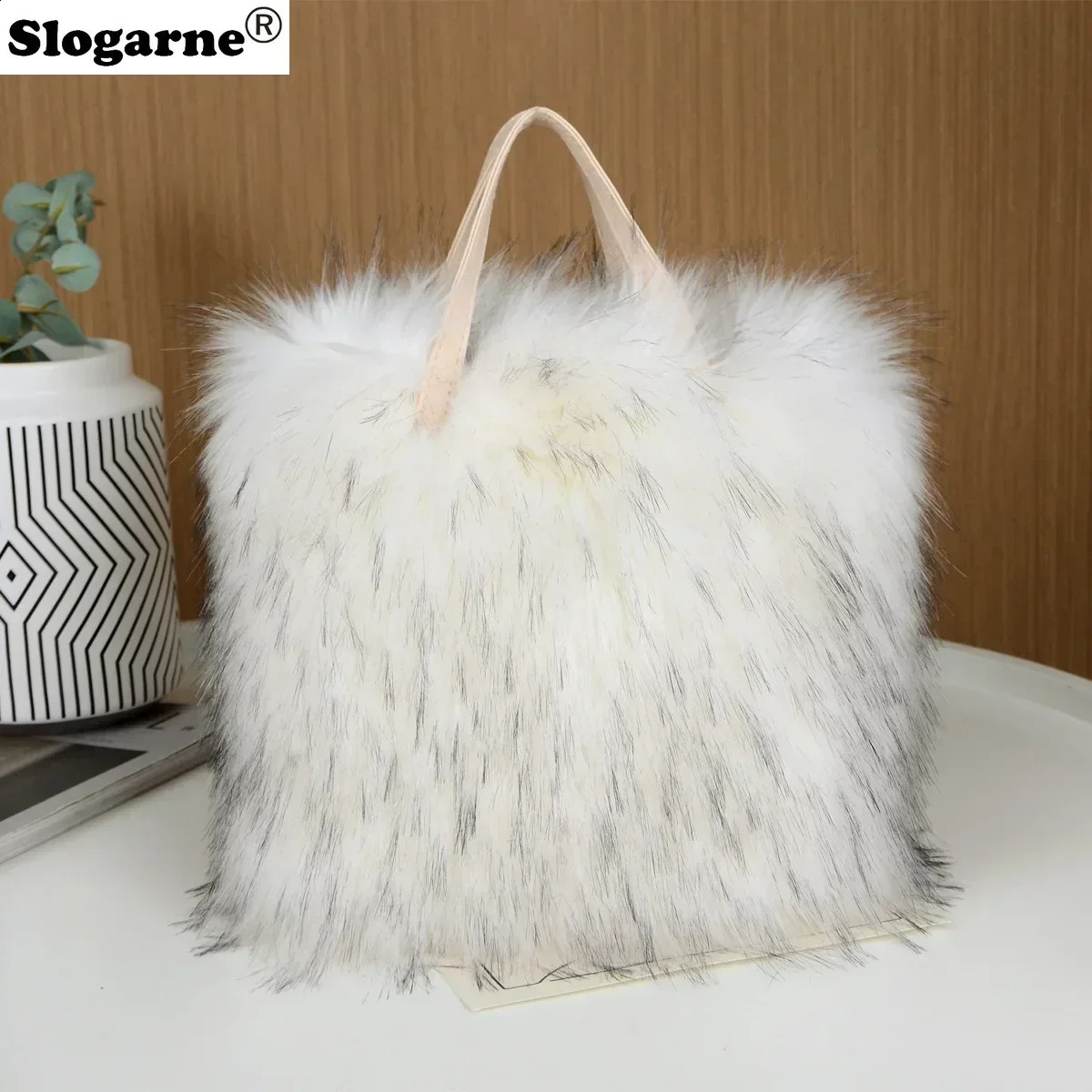 Womens Faux Fur Handbag Winter Soft Warm Bag Girls Fluffy Large Capacity Tote Bag High Quality Fur Purse 240909